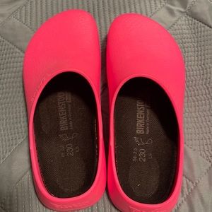 BRIGHT PINK Birkenstock clogs size 6 slip resistant